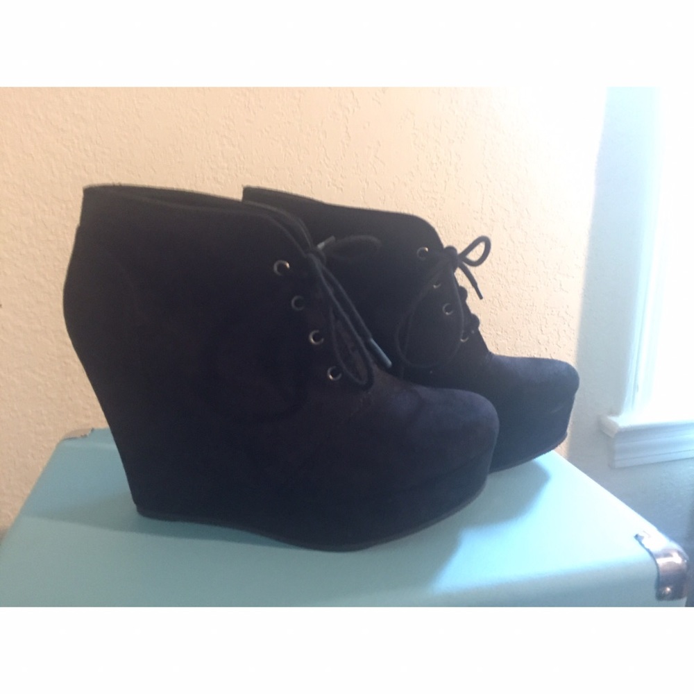 Black Wedge Booties 🖤 NEW